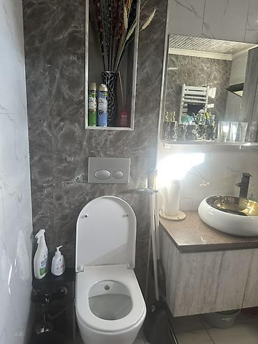 Гарнитуры для зала: Ош шаарынын борборунан 4 бөлмөлүү батир сатылат 🏙️ 📍 Ориентир: Бим — 9