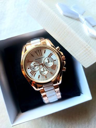 prada naocare za sunce: Fantastičan Michael Kors u beloj boji . Brojčanik je prečnika 44 — 1