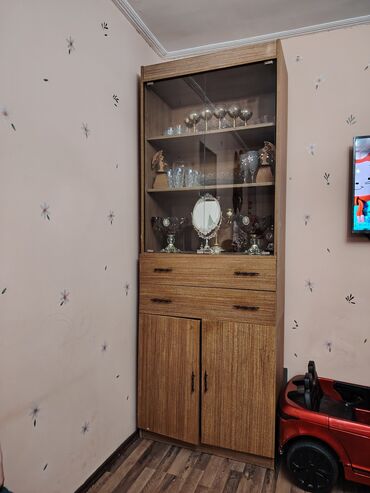 сервант: İşlənmiş, Açılan, 3 qapılı Künc dolab, Servant