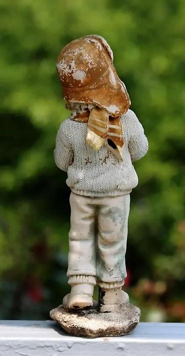 Figure: Vintage figura dečaka sa kapom i šalom 25 cm!. Prelepa figura dečaka u — 7