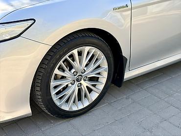corolla 2018: Toyota Camry: 2018 г., 2.5 л, Вариатор, Гибрид, Седан — 2