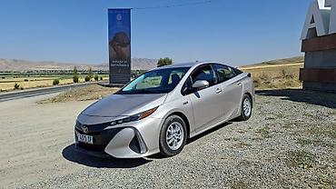 camry 2010: Toyota Prius: 2020 г., 1.8 л, Вариатор, Гибрид, Лифтбек — 3