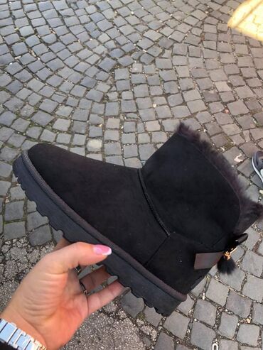 Čizme: Ugg čizmice

Novo
Brojevi 36 do 41

fb Moja Kupovina 1 — 6