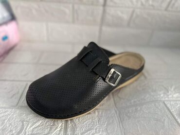 Papuče: 41-45
1500din — 1