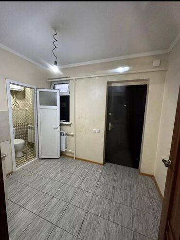 срочно продаётся 1 комнатная квартира в районе ошского рынка по улице кенсуйская: 1 комната, Агентство недвижимости, Без подселения, С мебелью частично