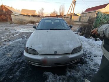 машина жалабат: Автомобиль Honda Civic в кузове седан. Автомобиль серебристого цвета