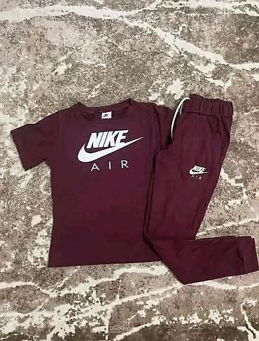 invigor air max: Komplet majica kratkih rukava i donji deo trenerke sa učkurom. Na oba — 4