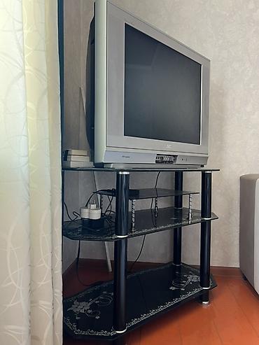 игровой консол: Телевизор JVC с тумбой - Кинескопный телевизор JVC (серебристый — 2