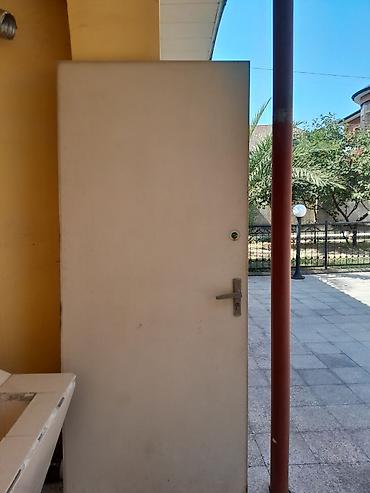 Двери и комплектующие: Ağ rəngli giriş/qapı paneli - Material: metal karkaslı, hamar səthli — 2