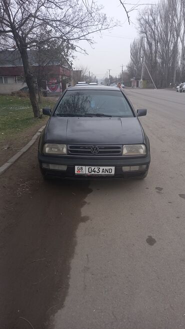 кичине машина: Volkswagen Vento: 1993 г., 1.8 л, Механика, Бензин