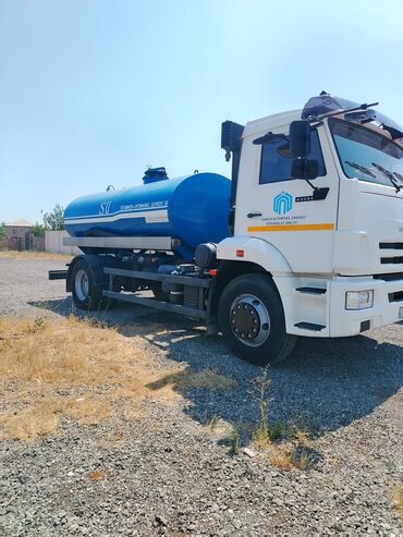 su pompaları: Bu KAMAZ markalı ağ rəngli sisternli yük maşını müxtəlif mayelərin