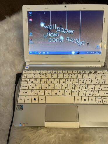 mini laptop: Mini kompyuter.İşlək vəziyyətdə
