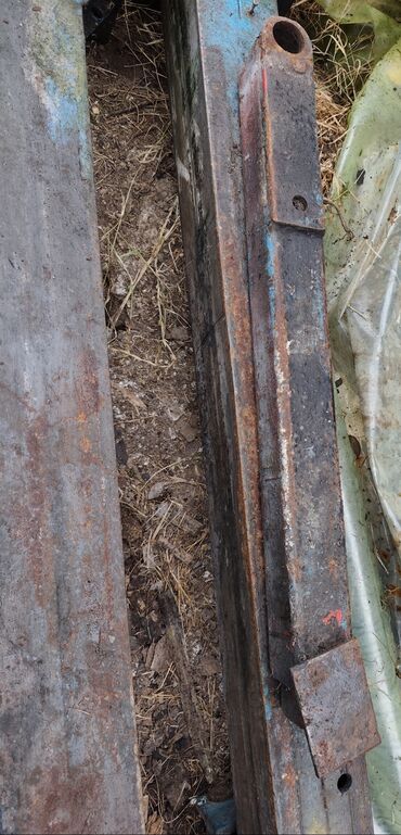 Ostali alati i mašine: Двостубна ауто дизалица, носивости 2.5т. 2015 је годиште. Рађена је у — 8