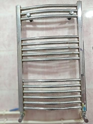 hamam ehmedli: Xrom örtüklü su ilə qızdırılan dəsmal asılqanı (radiator tipli). - — 1
