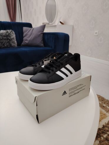 Кроссовки и спортивная обувь: Adidas, Размер: 38, цвет - Черный, Новый
