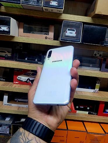 s 3: Samsung Galaxy A50, Б/у, 64 ГБ, цвет - Белый — 1
