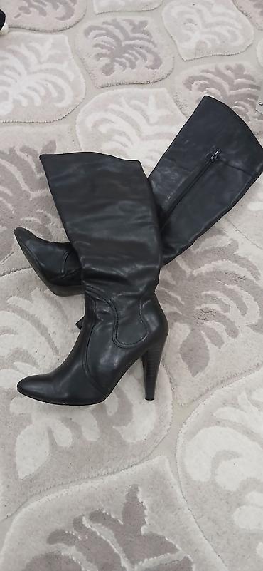 Qadın dizə yaxın hündürdaban çəkmə - Rəng: qara - Material: yumşaq