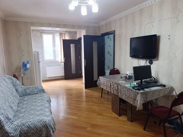 Uzunmüddətli kirayə mənzillər: Bakı, 2 otaqlı, Köhnə tikili, m. İnşaatçılar, 38 kv. m