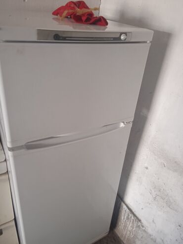 ноутбуки игравой: Холодильник Indesit, Б/у, Двухкамерный