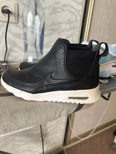 обувь для фитнеса: Кроссовкалар, 36, 36.5, 37, Nike, Колдонулган, түсү - Ак, Өзү алып кетүү, Акысыз жеткирүү, Акылуу жеткирүү