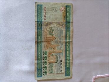 Digər aksesuarlar: Köhnə Azərbaycan manatı,türk lirəsi və rus rublu yaxşı