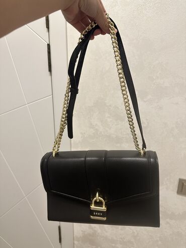 сумка cream bear: Классическая сумка DKNY из зернистой кожи, была куплена в Дубае за