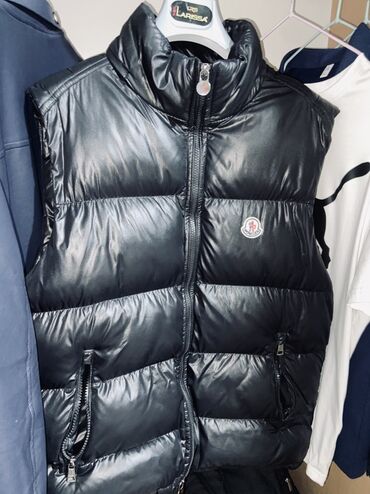Куртки: Мужская куртка, M (EU 38), L (EU 40), Moncler, Б/у, цвет - Черный, Самовывоз