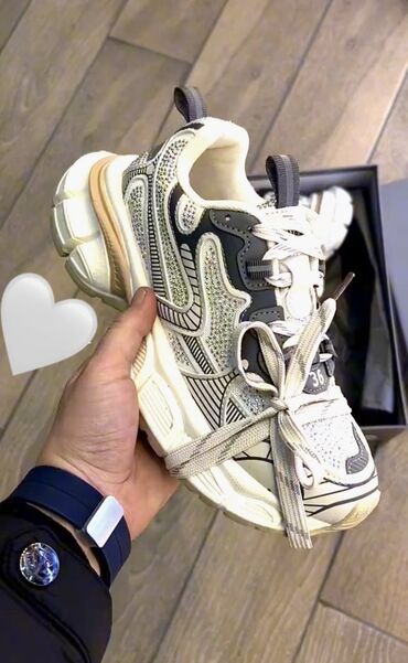 qız krasofkaları: Balenciaga, Ölçü: 38, rəng - Ağ, Yeni