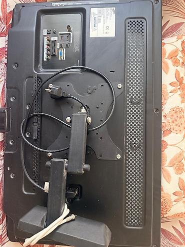 pc disk: Samsung LCD televizor/monitor - Ekran: təxminən 22–24 düym, parlaq — 2