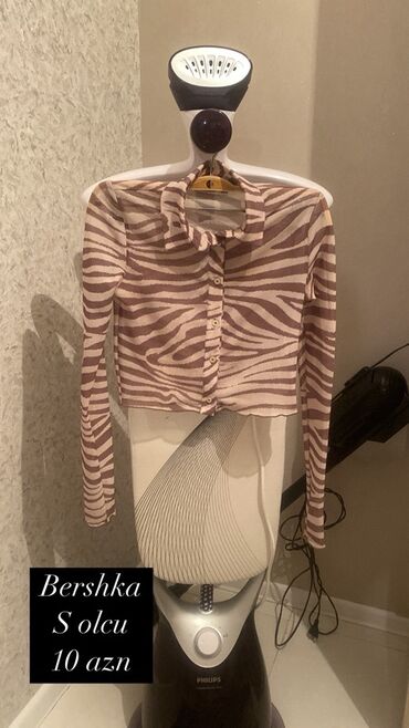3 düymə köynək: Bershka brendinə məxsus, zebra naxışlı, uzunqol köynək. S