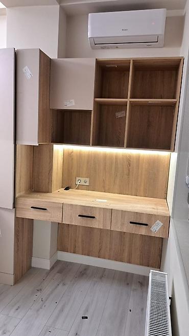 study table: Встроенный рабочий уголок/стол с системой хранения и подсветкой — 2
