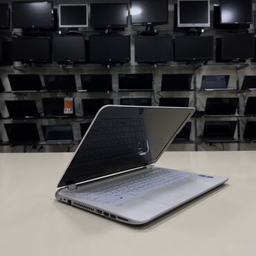 noutbook: Intel Core i5, 8 GB, 15.6 "