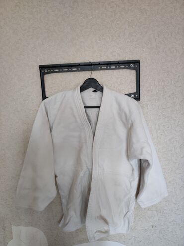 спортивный пояс: Спортивная форма для занятий каратэ/айкидо и т.д. Также имеются штаны