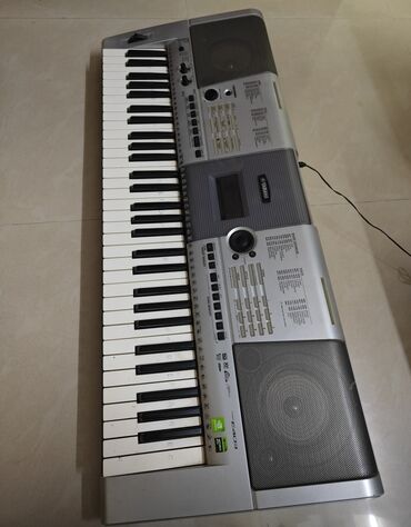 синтезатор для начинающих: Yamaha PSR-E403, тел (220)(679151). Автоаккомпанемент, чувствительные