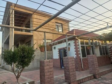 Həyət evləri və villaların satışı: Satılır: həyətyanı sahəsi və tikililər kompleksi - İki mərtəbəli əsas — 3