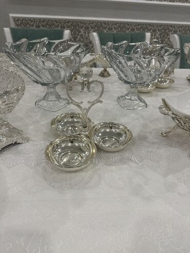 Наборы посуды: Распродаю Набор мельхиоровой посуды -дёшево 1.ваза для фруктов -2 шт — 2