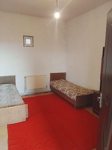 Uzunmüddətli kirayə evlər: Kirayə üçün 2 otaqlı orta təmirli həyət evi. Yeni Suraxanida. Əşyalari — 2