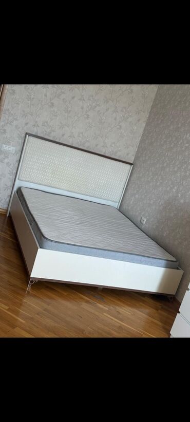 Divan və masa dəstləri: İşlənmiş, İkinəfərlik çarpayı, Bazasız, Matras ilə, Siyirməsiz, Türkiyə