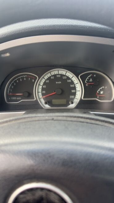 Daewoo: Daewoo Nexia sedanı - Kuzov: 4 qapılı sedan, açıq gümüş rəng - Nömrə — 8