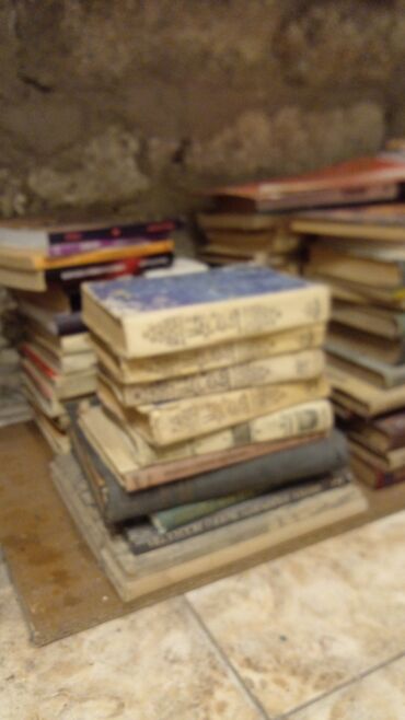 Bədii ədəbiyyat: Muxtelif janrda kitablarhardasa 150 200 e yaxin kitabdi50 qepikden — 5