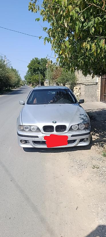akril şüşə: BMW 5 Series E39 sedan – gümüşü rəngdə, 4 qapı. Xüsusiyyətlər: - — 10