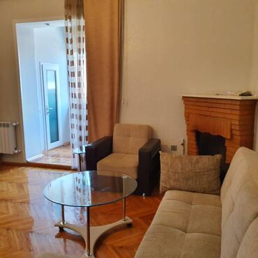 Uzunmüddətli kirayə mənzillər: Menzil GƏNC TAMAŞACILAR TEATIRININ yanında Mənzilin hər bir şəraiti — 4