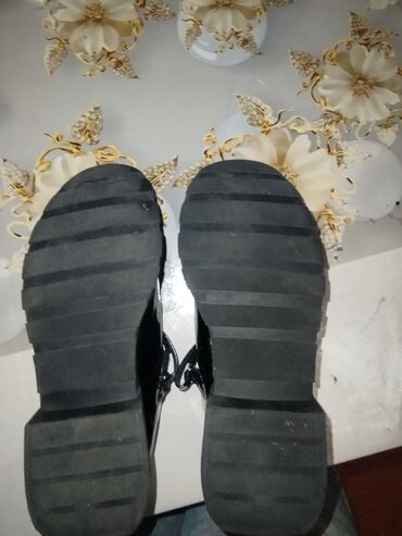 nike qaçış üçün qadın krossovkaları: Ölçü: 35, rəng - Qara, İşlənmiş lalafo.az -da nike qaçış üçün qadın krossovkaları: Ölçü: 35, rəng - Qara, İşlənmiş