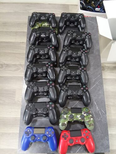 PS3 (Sony PlayStation 3): Müxtəlif rənglərdə olan PlayStation 4 (PS4) oyun konsolu üçün nəzərdə
