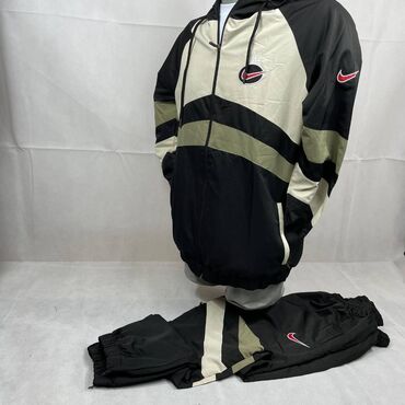 Trenerke: Nike muška trenerka

Novo
Veličine s m l xl 2xl 3xl — 9