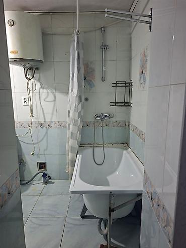 Долгосрочная аренда комнат: Сдаётся дом 2 комнаты до апреля. Есть холодильник, автомат,во внутрь — 3