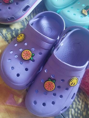 синие туфли: Crocs tərlikler Türkiyənindi tek tek qalib deyə endirim edilib — 8