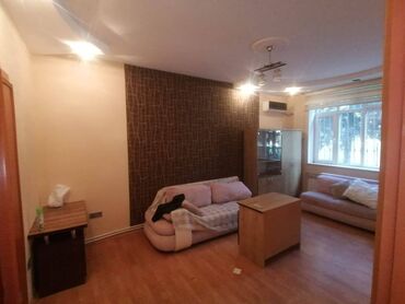 Ofislər: Yasamalda 5 mərtəbəli binanın 1-ci mərtəbəsində yerləşən 3otağlı — 3