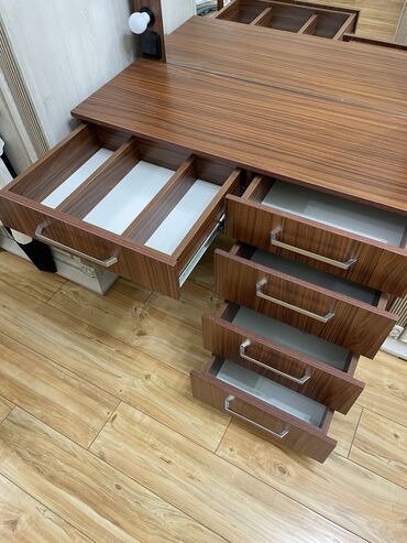 Komodlar: Güzgülü — 9