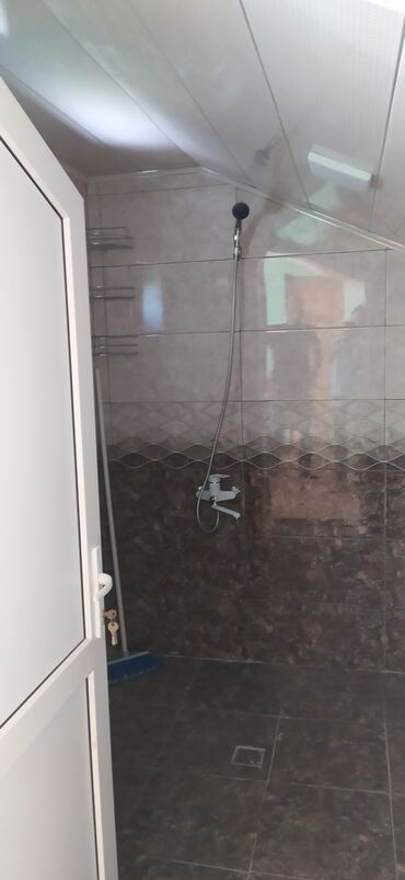 Bağ evlərinin kirayəsi: 200 kv. m, 3 otaqlı, Hovuzsuz, Artezian quyusu, Telefon, Qaz — 5